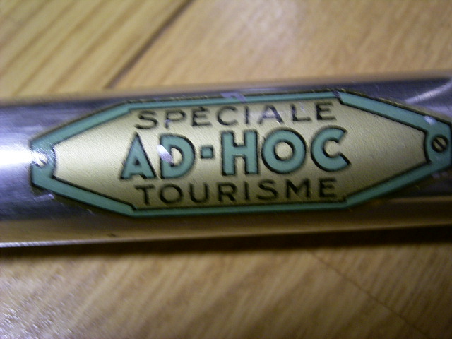 AD-HOC TOURISME (thin type)
