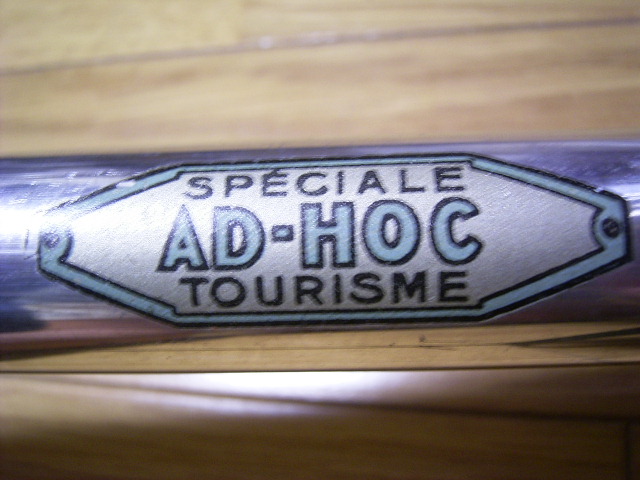 AD-HOC TOURISME thick type