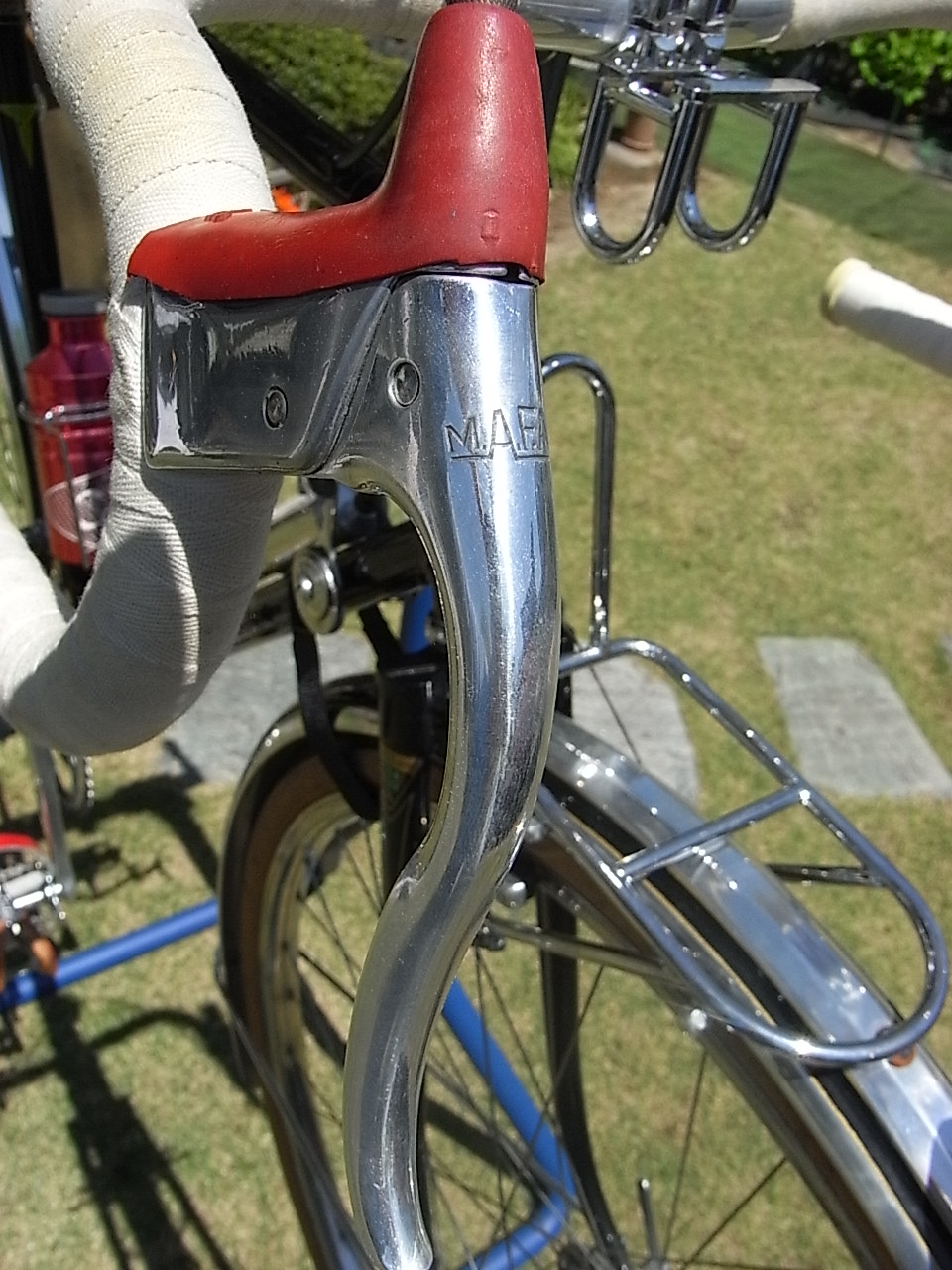 M.A.F.A.C brake levers with red hoods